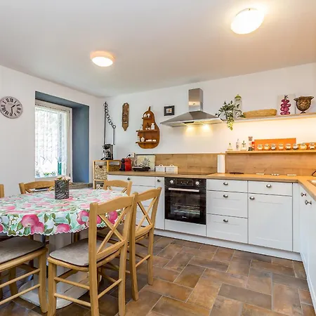 House Eden * Rasopasno